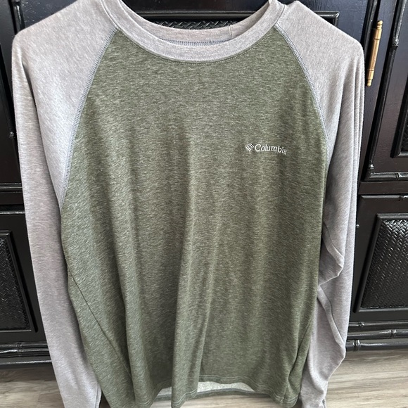 Columbia long sleeve shirt. - Picture 1 of 2